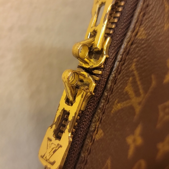 Louis Vuitton Monogram Alma - Picture 5 of 15